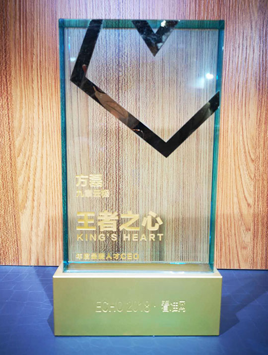 Fang Lei, CEO of DataCanvas, won the “2017 Favorite Talent CEO King’s Heart Award” from CCID.com